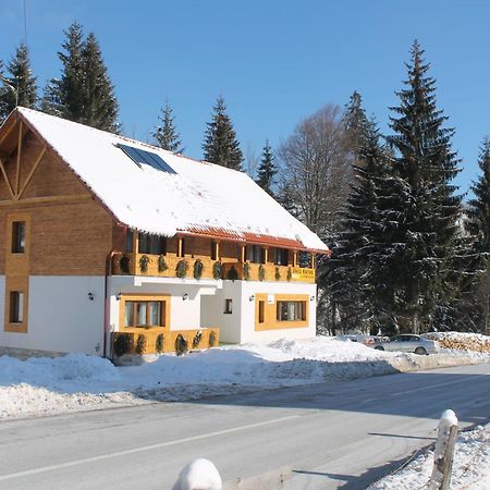 Arnica Montana Hotel อาริเอเชนิ ภายนอก รูปภาพ
