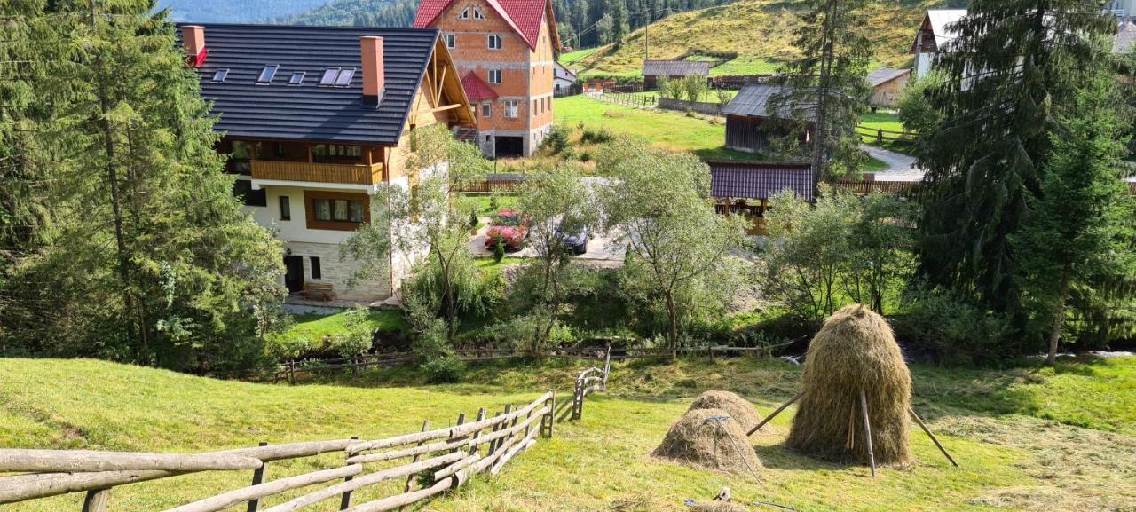 Arnica Montana Hotel อาริเอเชนิ ภายนอก รูปภาพ