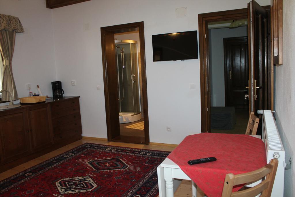 Arnica Montana Hotel อาริเอเชนิ ภายนอก รูปภาพ
