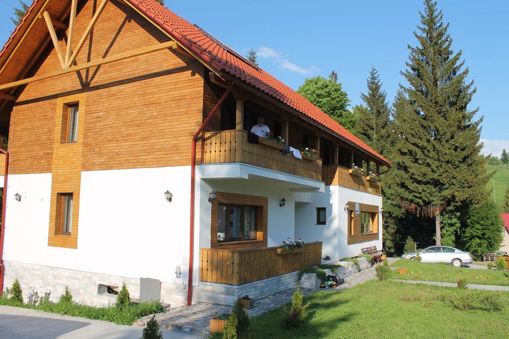 Arnica Montana Hotel อาริเอเชนิ ภายนอก รูปภาพ