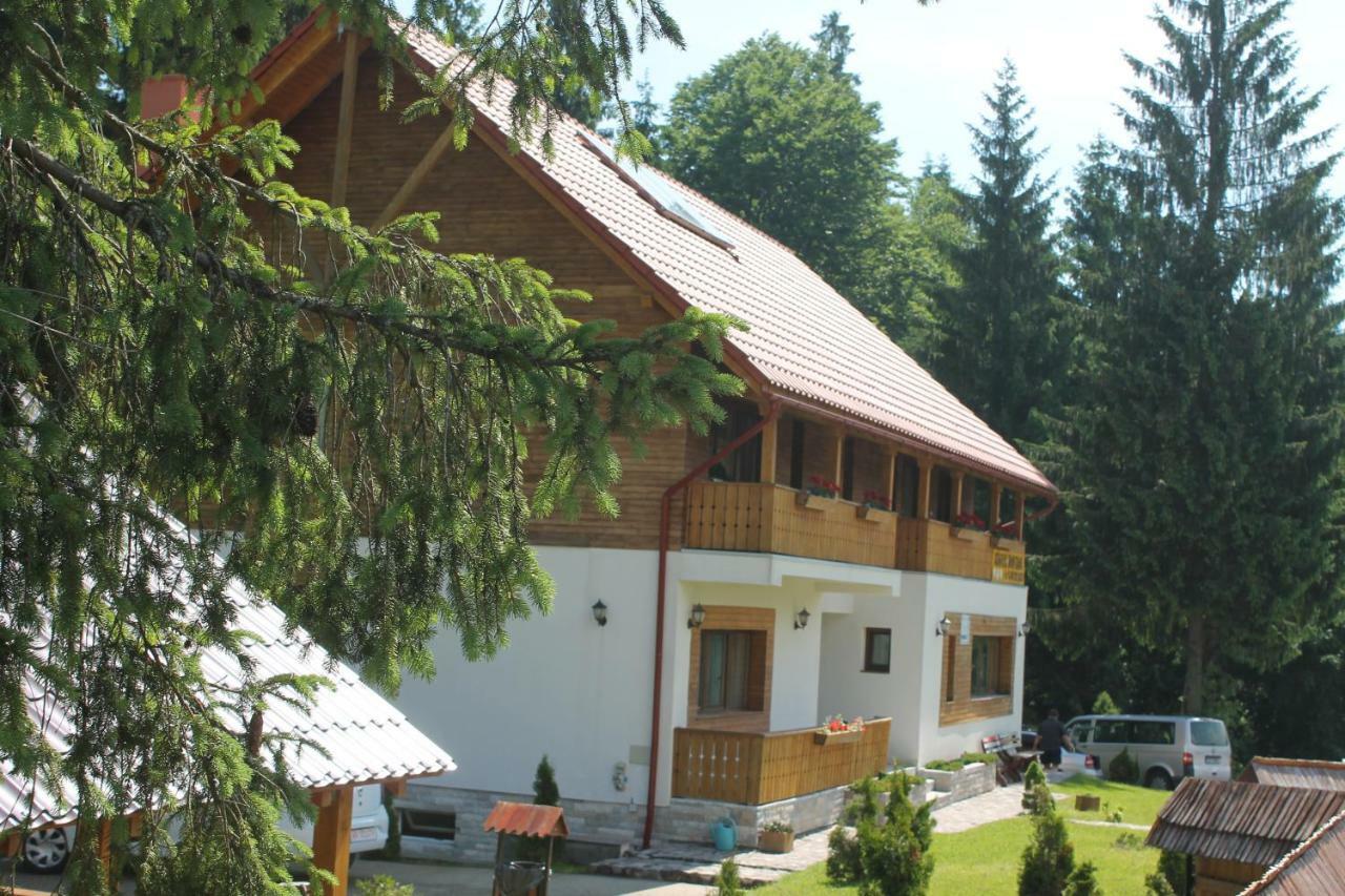 Arnica Montana Hotel อาริเอเชนิ ภายนอก รูปภาพ