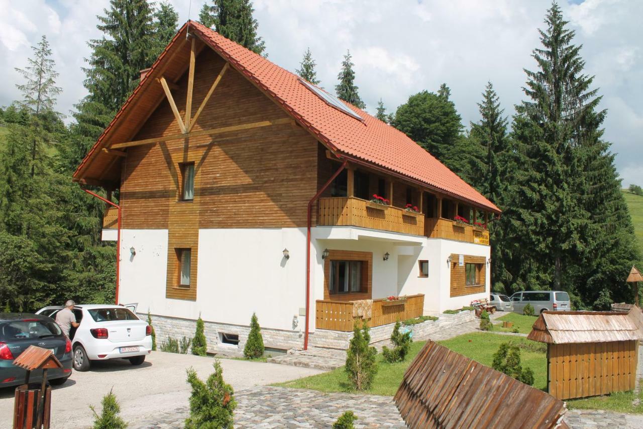 Arnica Montana Hotel อาริเอเชนิ ภายนอก รูปภาพ
